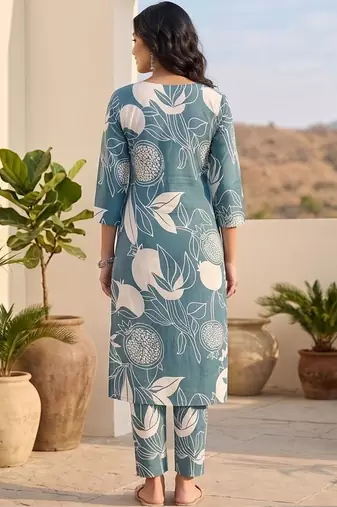 Women Floral Printed Regular Kurta with Trousers