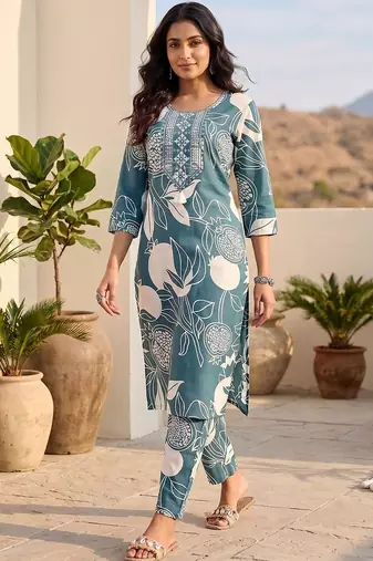 Women Floral Printed Regular Kurta with Trousers