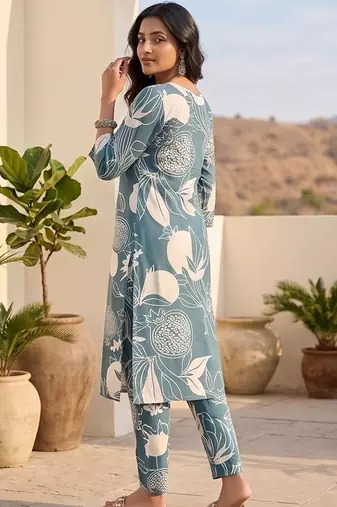 Women Floral Printed Regular Kurta with Trousers