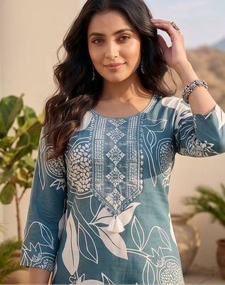 Women Floral Printed Regular Kurta with Trousers 7