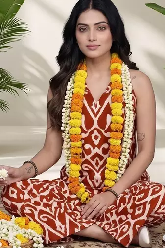 Women Ethnic Motifs Printed Regular Pure Cotton Kurta with Trousers