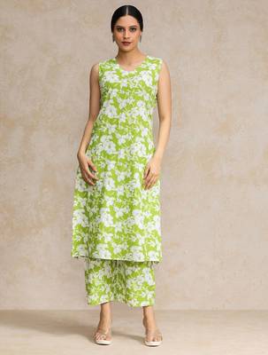 Women Floral Printed Regular Pure Cotton Kurta with Trousers 2