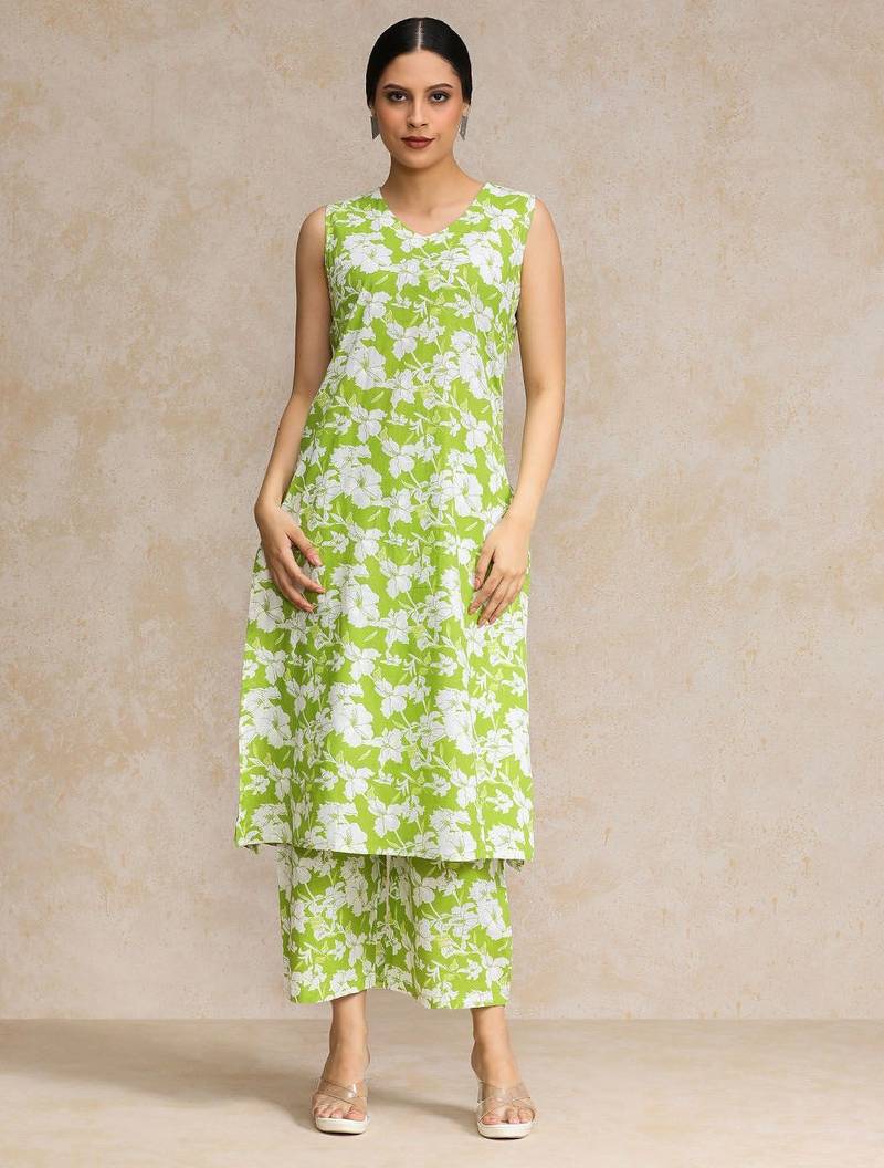 Women Floral Printed Regular Pure Cotton Kurta with Trousers