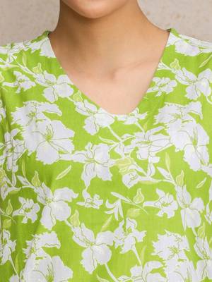Women Floral Printed Regular Pure Cotton Kurta with Trousers 3