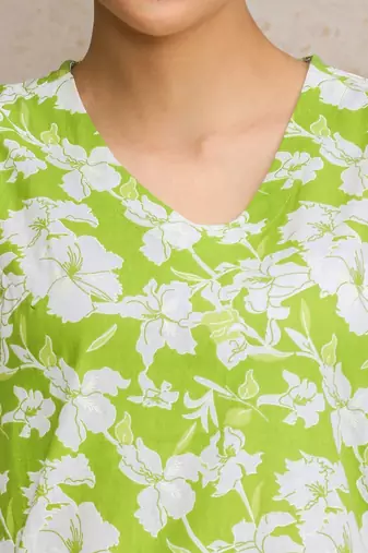 Women Floral Printed Regular Pure Cotton Kurta with Trousers