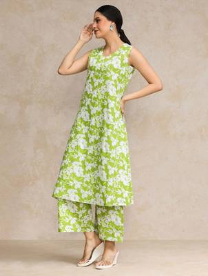Women Floral Printed Regular Pure Cotton Kurta with Trousers 4