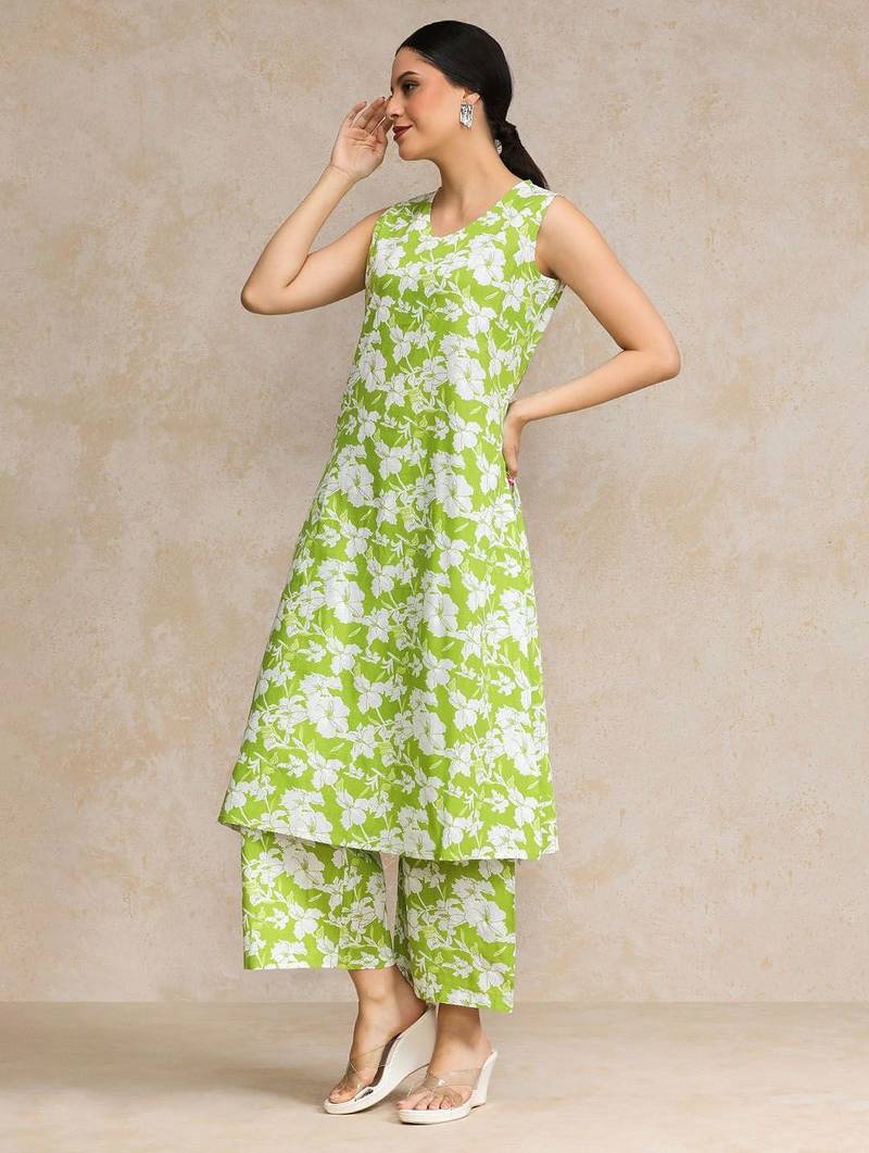 Women Floral Printed Regular Pure Cotton Kurta with Trousers