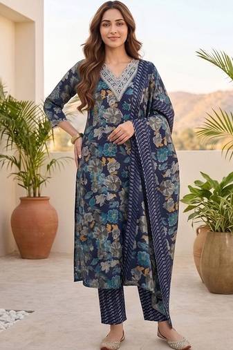 Women Floral Printed Regular Thread Work Kurta with Trousers & With Dupatta