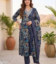 Women Floral Printed Regular Thread Work Kurta with Trousers & With Dupatta