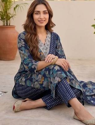 Women Floral Printed Regular Thread Work Kurta with Trousers & With Dupatta 4