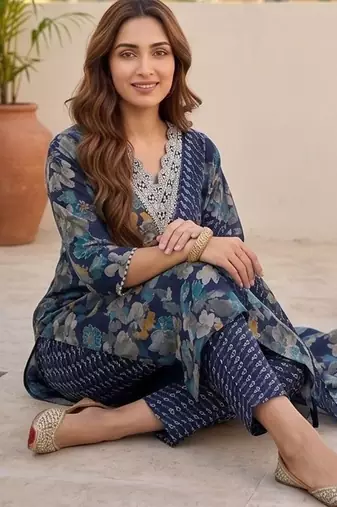 Women Floral Printed Regular Thread Work Kurta with Trousers & With Dupatta