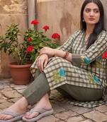 Women Regular Thread Work Kurta with Trousers