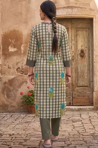Women Regular Thread Work Kurta with Trousers