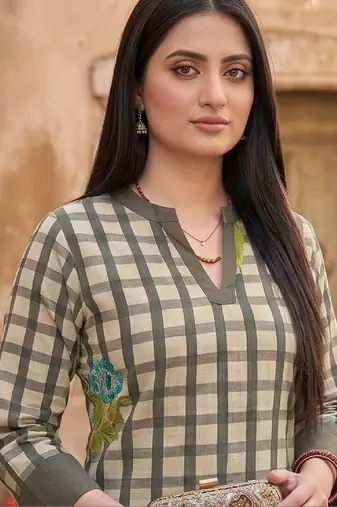 Women Regular Thread Work Kurta with Trousers