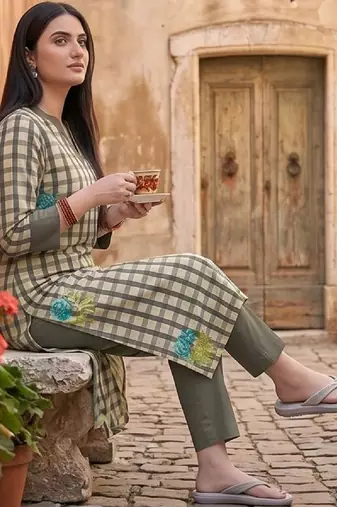 Women Regular Thread Work Kurta with Trousers