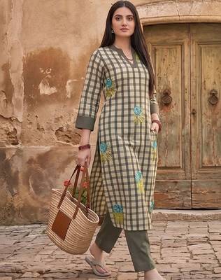 Women Regular Thread Work Kurta with Trousers 7