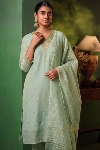 Women Ethnic Motifs Embroidered Regular Thread Work Kurta with Trousers & With Dupatta