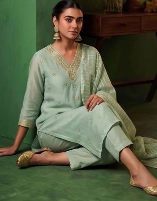 Women Ethnic Motifs Embroidered Regular Thread Work Kurta with Trousers & With Dupatta 3