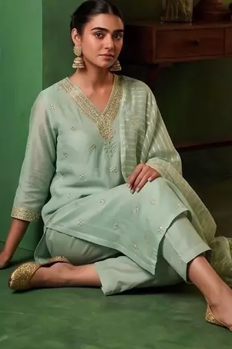 Women Ethnic Motifs Embroidered Regular Thread Work Kurta with Trousers & With Dupatta