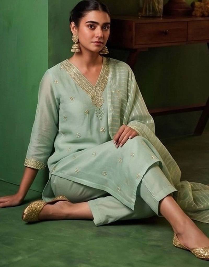 Women Ethnic Motifs Embroidered Regular Thread Work Kurta with Trousers & With Dupatta
