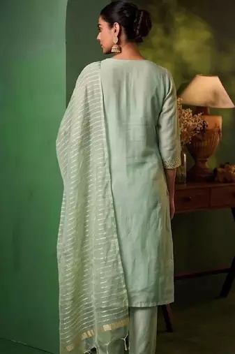 Women Ethnic Motifs Embroidered Regular Thread Work Kurta with Trousers & With Dupatta