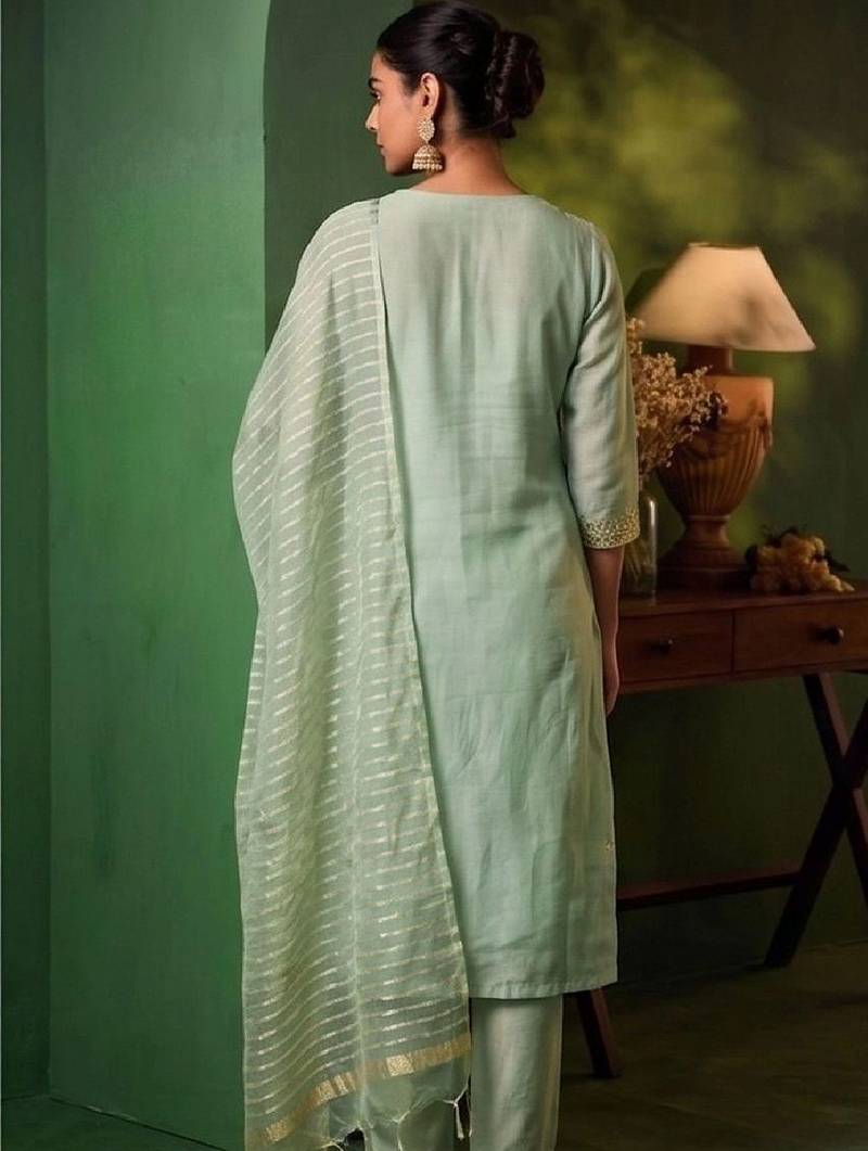 Women Ethnic Motifs Embroidered Regular Thread Work Kurta with Trousers & With Dupatta