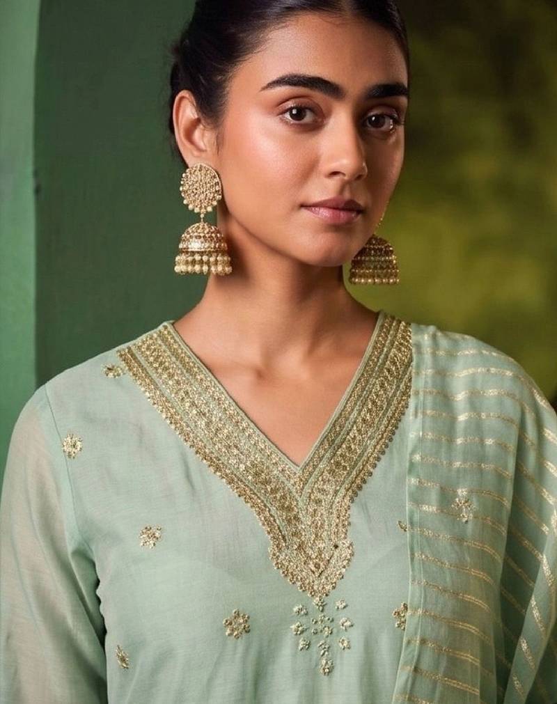 Women Ethnic Motifs Embroidered Regular Thread Work Kurta with Trousers & With Dupatta