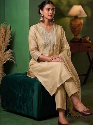 Women Ethnic Motifs Embroidered Regular Thread Work Kurta with Trousers & With Dupatta 2