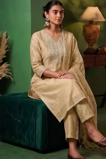 Women Ethnic Motifs Embroidered Regular Thread Work Kurta with Trousers & With Dupatta