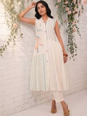 Women Floral Printed Empire Kurta with Trousers 1