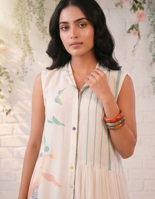 Women Floral Printed Empire Kurta with Trousers 4