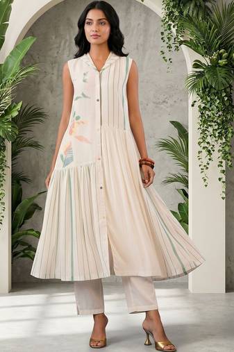 Women Printed Tiered Kurta with Trousers