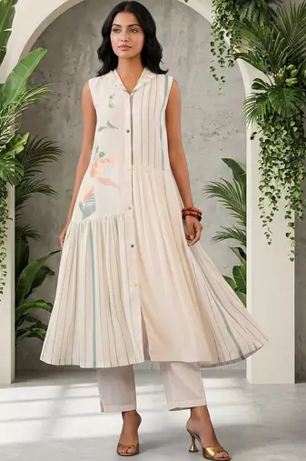 Women Printed Tiered Kurta with Trousers