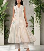 Women Printed Tiered Kurta with Trousers