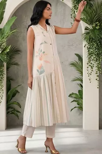 Women Printed Tiered Kurta with Trousers