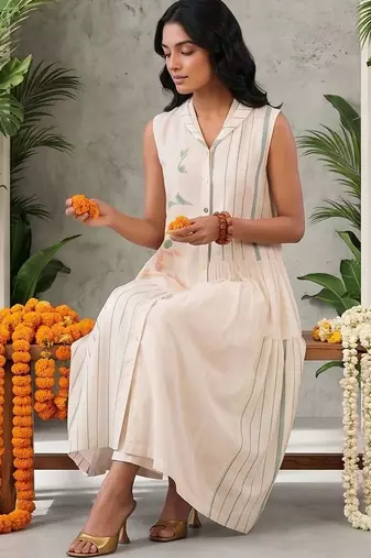 Women Printed Tiered Kurta with Trousers