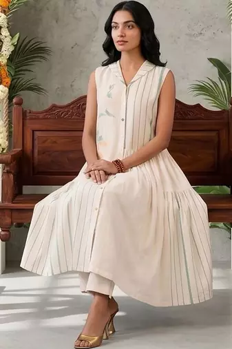 Women Printed Tiered Kurta with Trousers