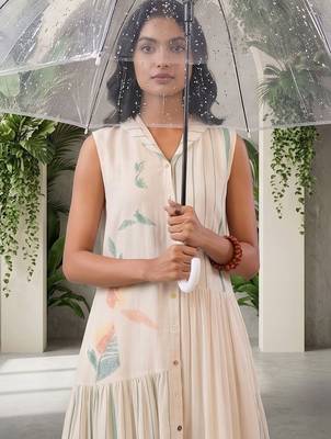 Women Printed Tiered Kurta with Trousers 6