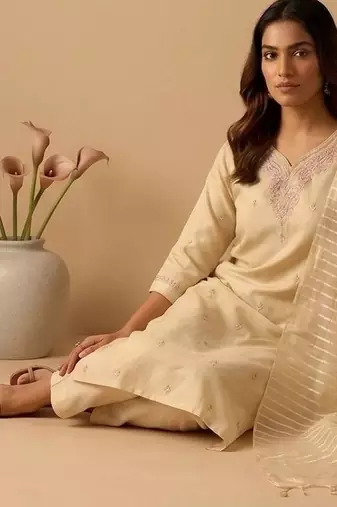 Women Ethnic Motifs Embroidered Regular Thread Work Kurta with Trousers & With Dupatta