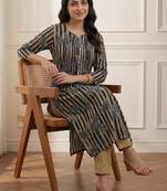 Women Printed Regular Kurta with Trousers