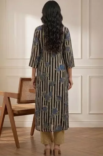 Women Printed Regular Kurta with Trousers