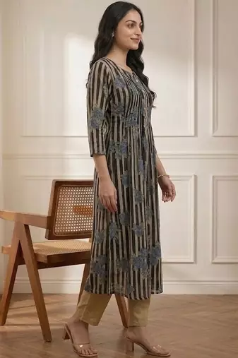 Women Printed Regular Kurta with Trousers