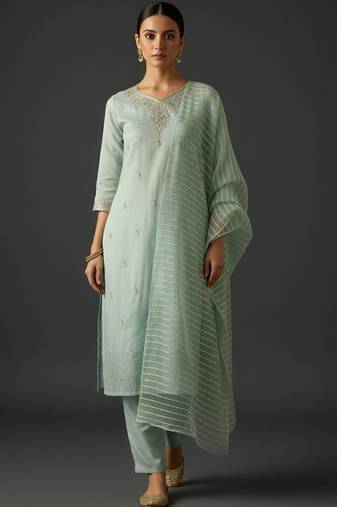 Women Ethnic Motifs Embroidered Regular Thread Work Kurta with Trousers & With Dupatta