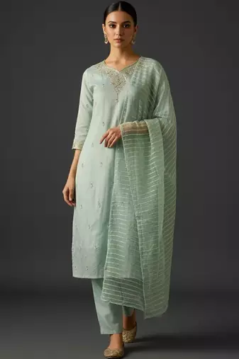 Women Ethnic Motifs Embroidered Regular Thread Work Kurta with Trousers & With Dupatta