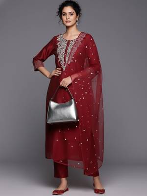 Women Floral Embroidered Regular Chanderi Silk Kurta with Trousers & With Dupatta 1