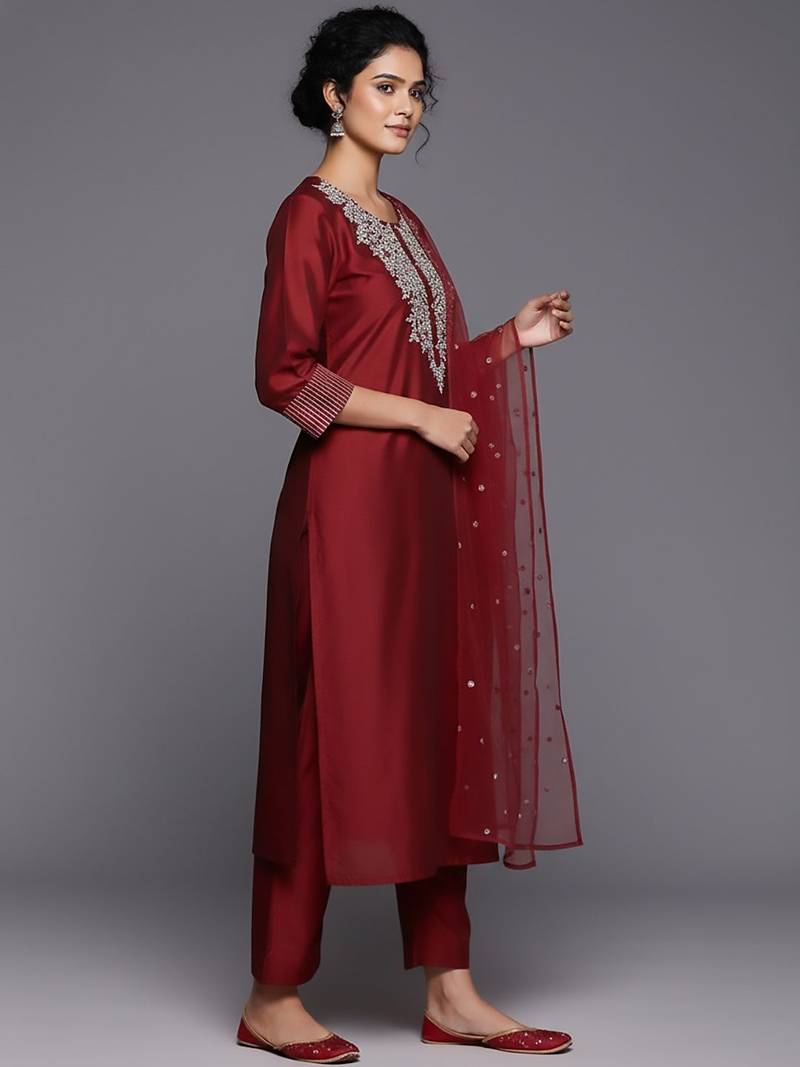 Women Floral Embroidered Regular Chanderi Silk Kurta with Trousers & With Dupatta