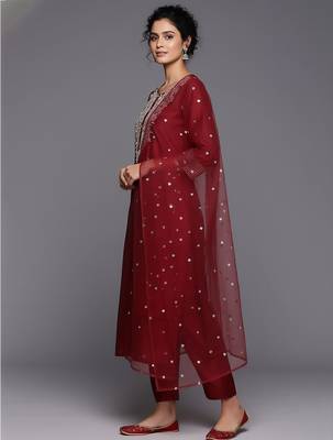 Women Floral Embroidered Regular Chanderi Silk Kurta with Trousers & With Dupatta 4
