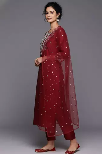 Women Floral Embroidered Regular Chanderi Silk Kurta with Trousers & With Dupatta