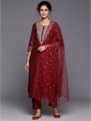 Women Floral Embroidered Regular Chanderi Silk Kurta with Trousers & With Dupatta 6