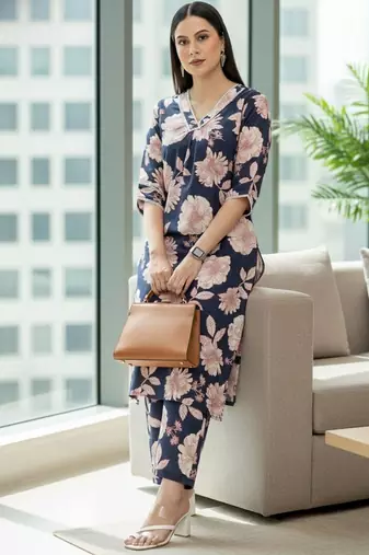 Women Floral Printed Regular Pure Cotton Kurta with Trousers